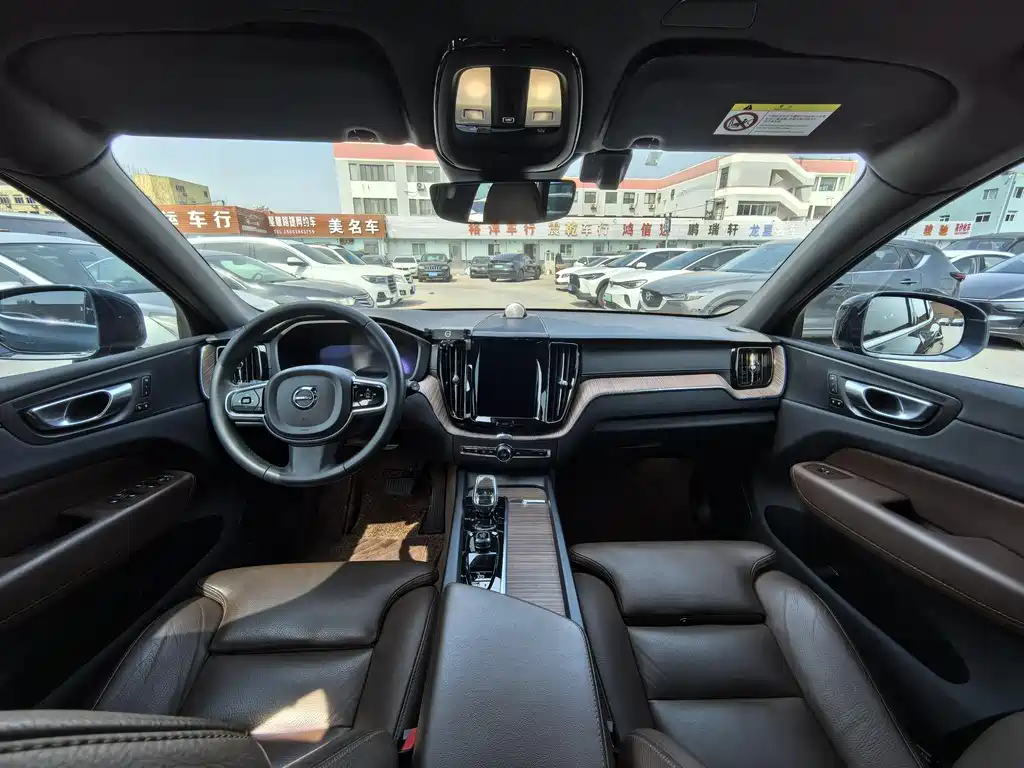 Volvo XC60 2023 B5 four-wheel drive Zhiyuan Deluxe Edition купить на сайте DeffCars
