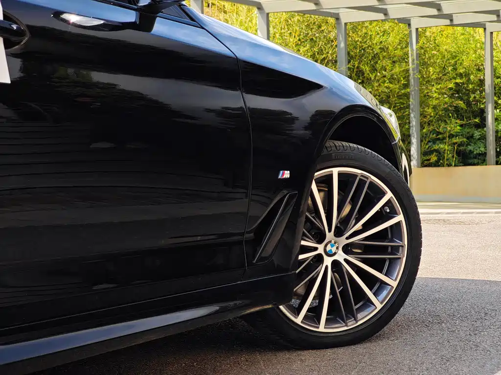 BMW 5 Series 2023 530Li Leading M Sports Package купить на сайте DeffCars