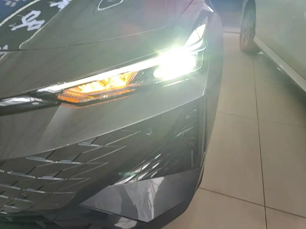Changan UNI-V 2024 1.5T Premium Type купить на сайте DeffCars