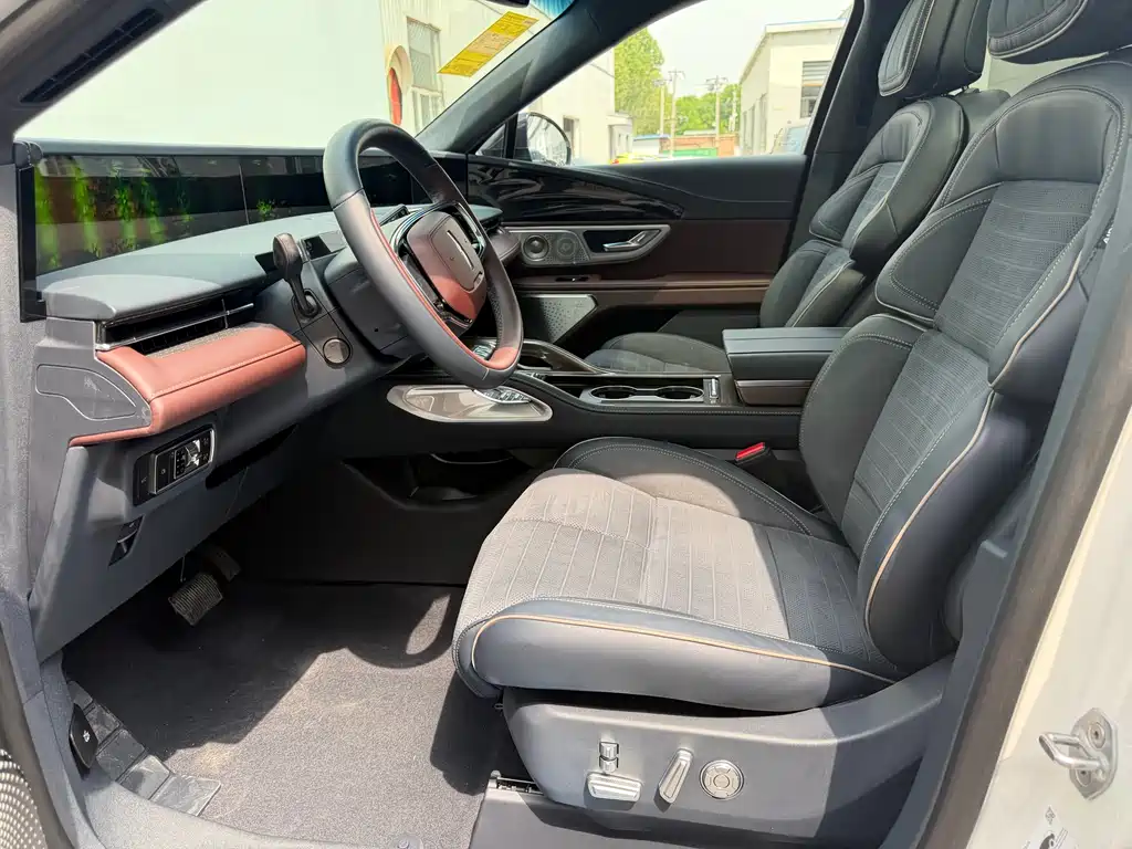 Voyager 2025 2.0T four-wheel drive presidential hybrid version купить на сайте DeffCars