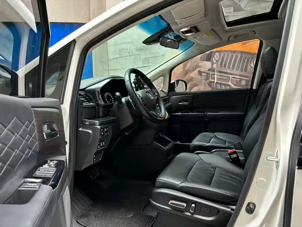 Alison 2022 2.0L e:HEV Deluxe Edition купить на сайте DeffCars