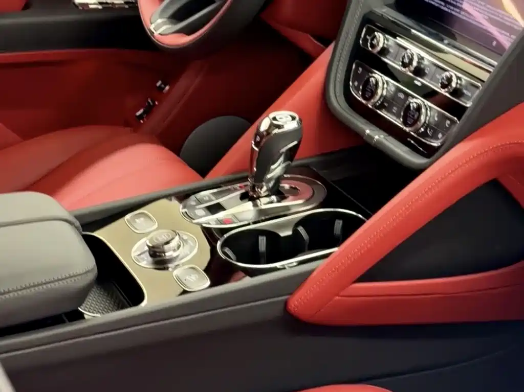 Bentayga 2024 4.0T V8 купить на сайте DeffCars