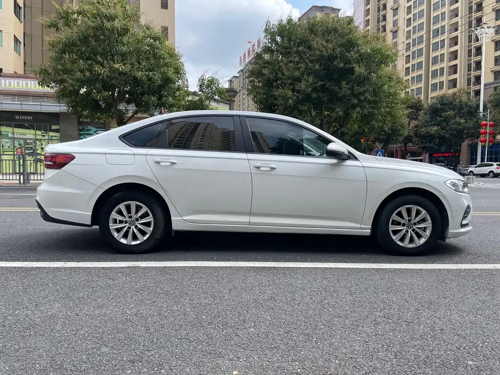 Lavida 2023 facelift 1.5L automatic Deyi version купить на сайте DeffCars