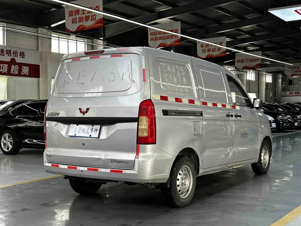 Wuling Hongguang V 2021 1.5L Jinchue version with closed windows LAR купить на сайте DeffCars