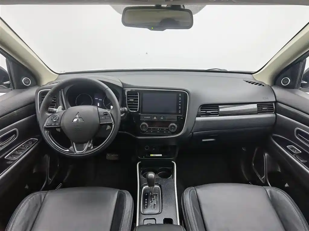 Outlander 2019 2.4L four-wheel drive exclusive version, 5 seats, National VI купить на сайте DeffCars