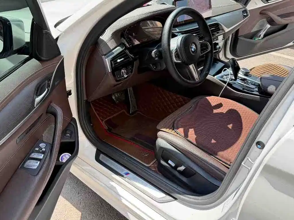 BMW 5 Series 2022 530Li Leading M Sports Package купить на сайте DeffCars