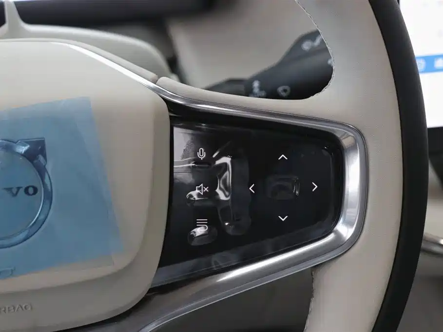 Volvo EM90 2025 Ultra six-seater купить на сайте DeffCars