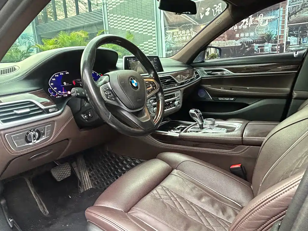 BMW 7 Series 2017 740Li xDrive Luxury купить на сайте DeffCars