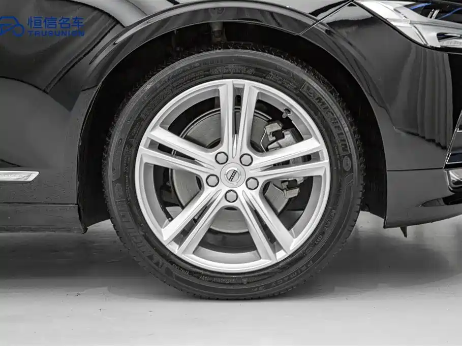 Volvo S90 2019 T5 Smart Edition купить на сайте DeffCars