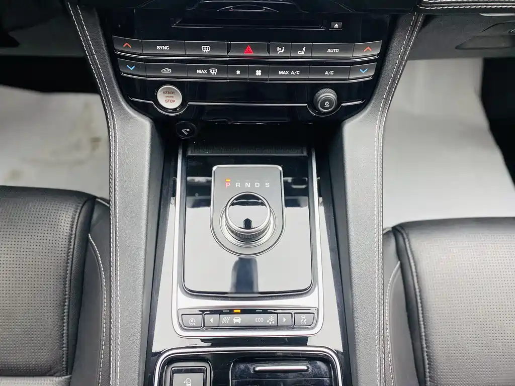 Jaguar F-PACE 2019 2.0T four-wheel drive R-Sport sports version купить на сайте DeffCars