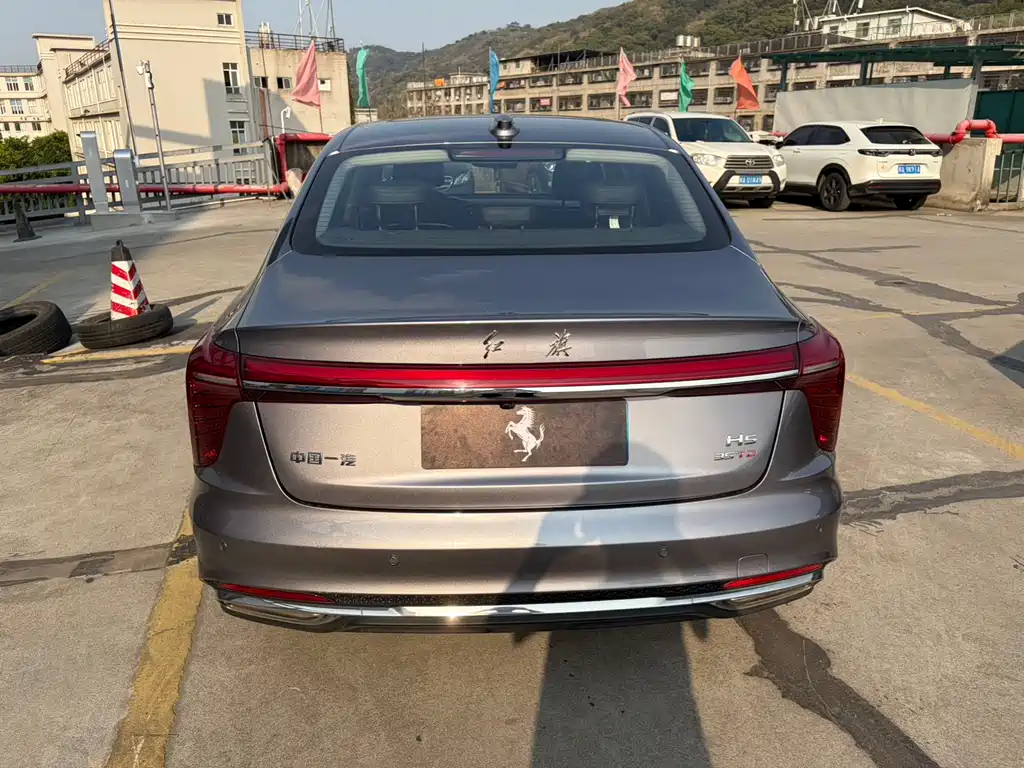Hongqi H5 2023 1.5T DCT Zhilian Qiyue Edition купить на сайте DeffCars