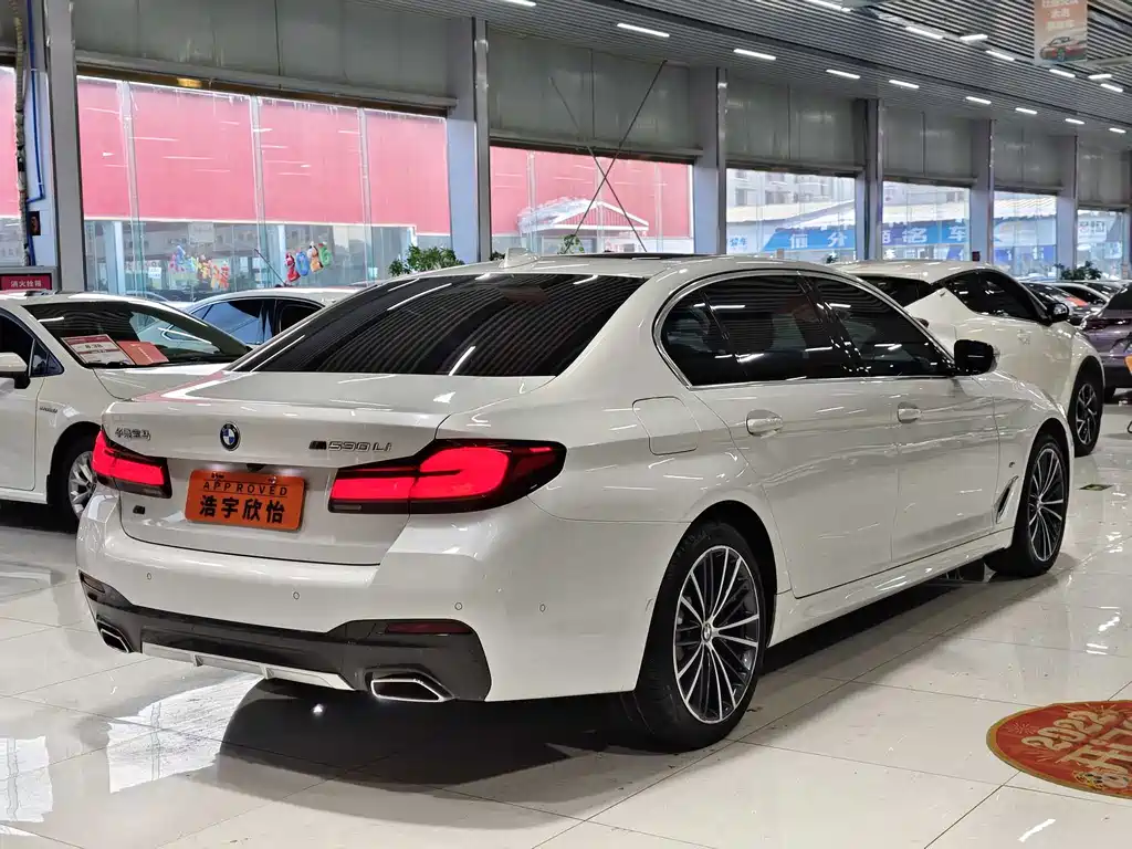 BMW 5 Series 2023 530Li Leading M Sports Package купить на сайте DeffCars