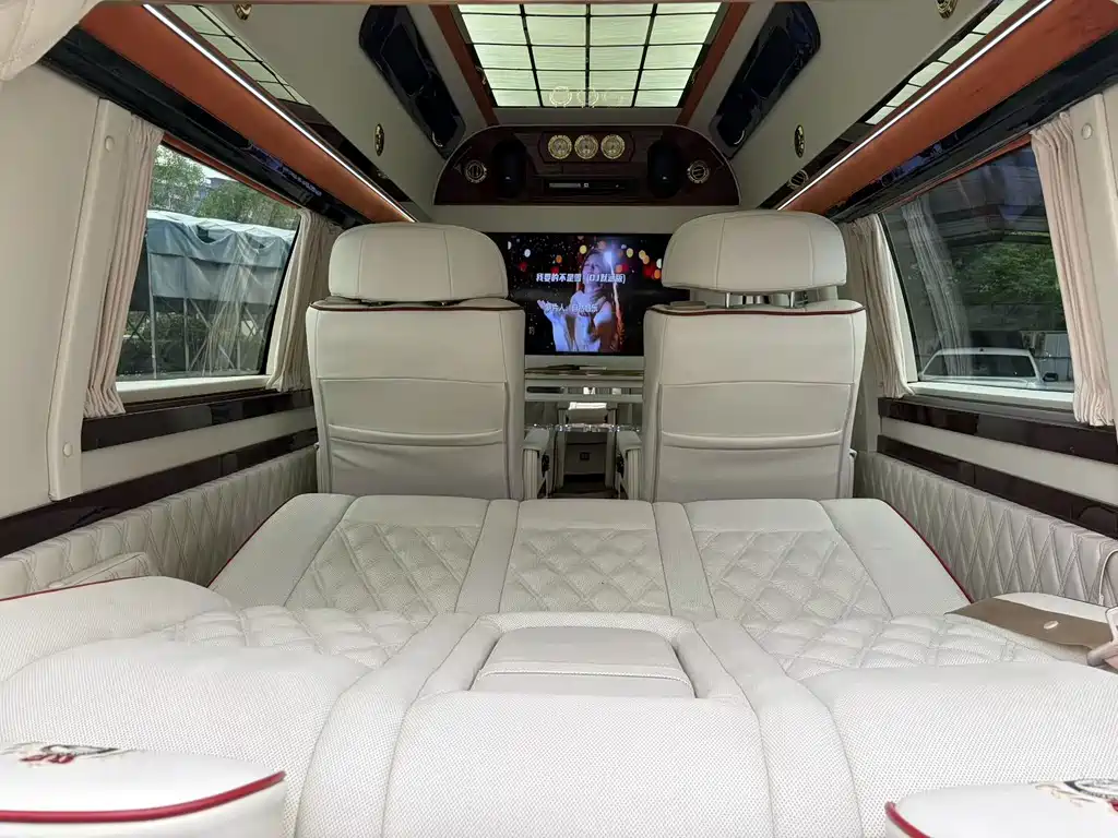 Ford E350 2011 5.4L Platinum Limited Edition купить на сайте DeffCars