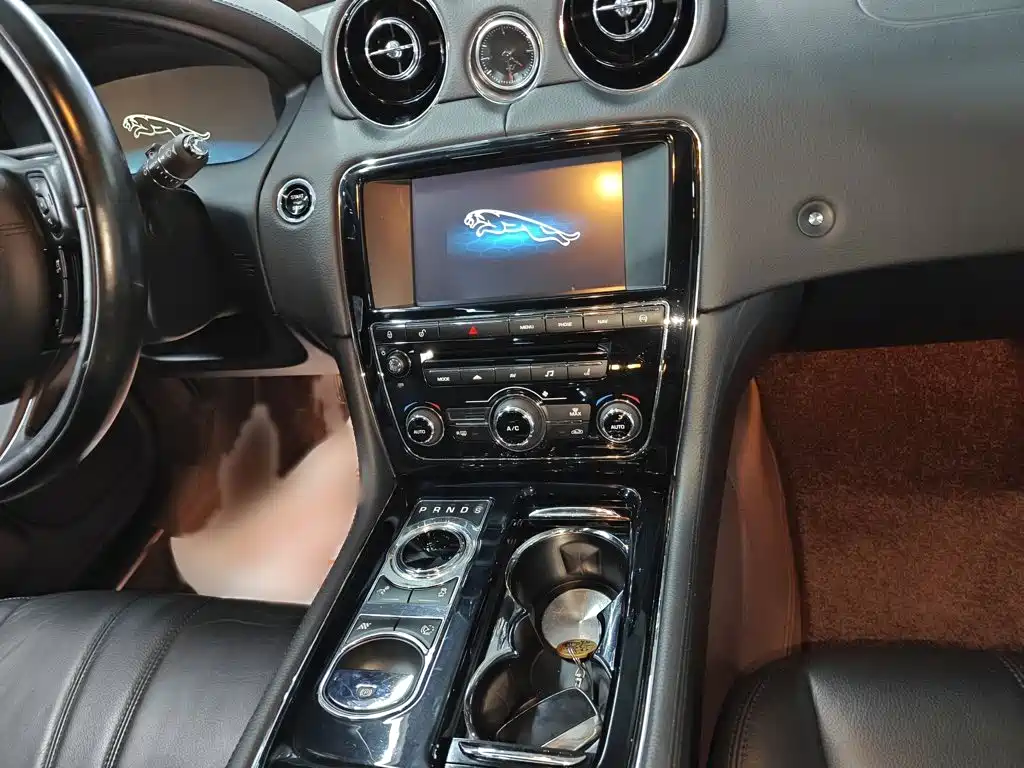 Jaguar XJ 2015 XJL 2.0T two-wheel drive elegant business version купить на сайте DeffCars