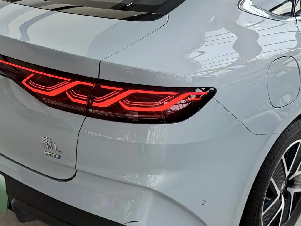 Qin L 2025 DM-i Smart Driving Edition 120KM Transcendent Type купить на сайте DeffCars
