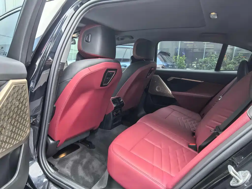 BMW 5 Series 2025 530Li Exclusive M Sports Package купить на сайте DeffCars