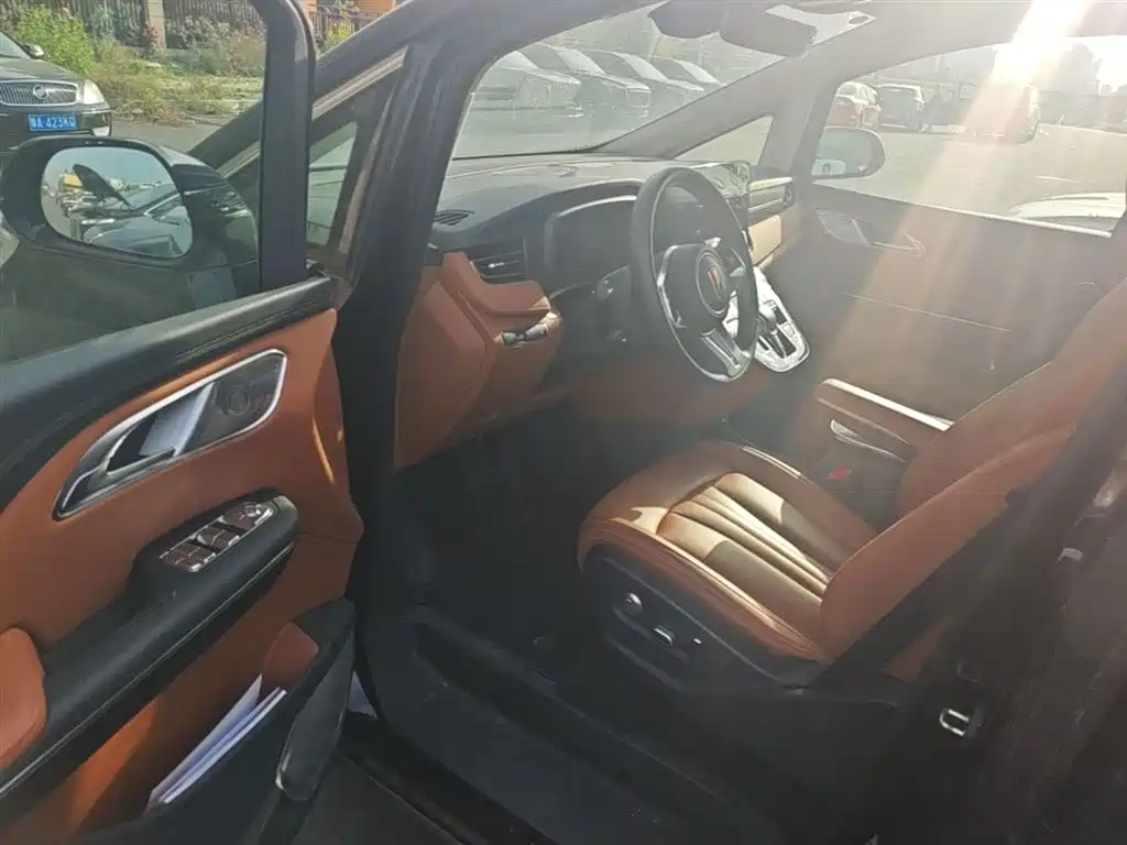 Hongqi HQ9 PHEV 2024 2.0T four-wheel drive business version купить на сайте DeffCars