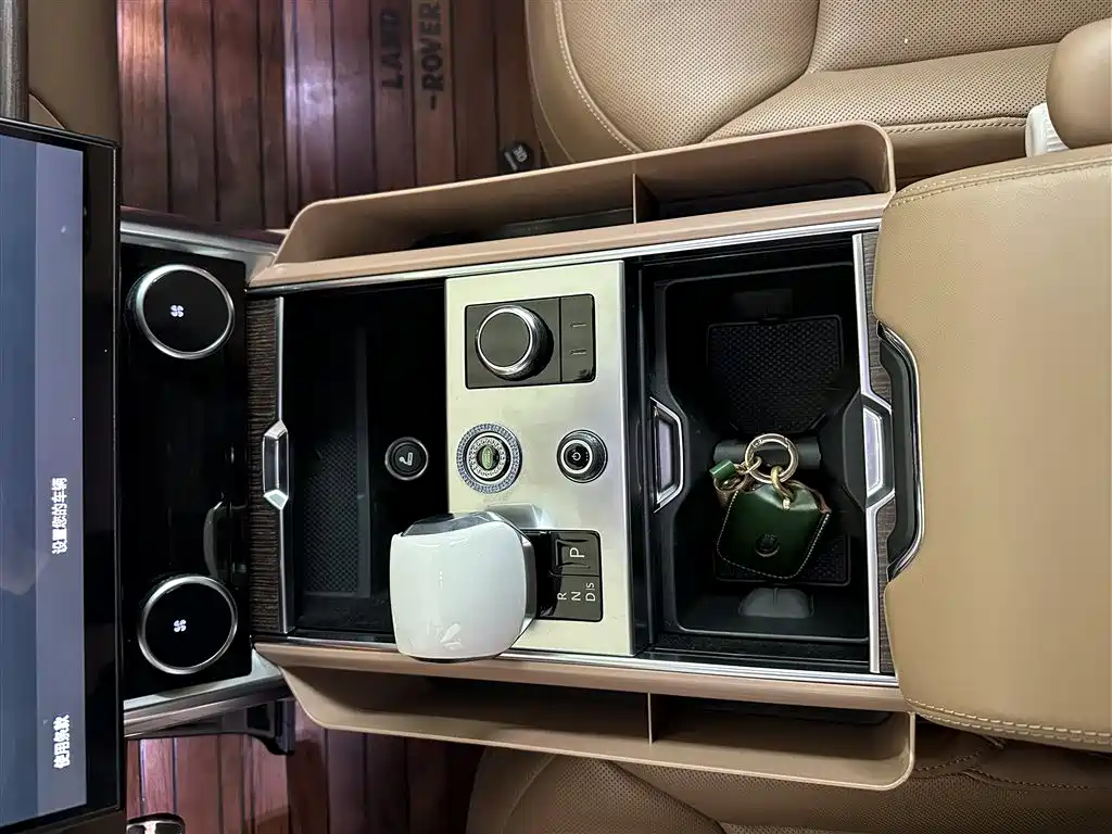 Range Rover 2023 3.0 L6 400PS Extended Edition купить на сайте DeffCars