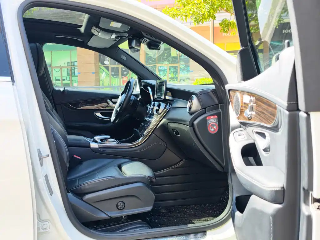 Mercedes-Benz GLC 2017 GLC 260 4MATIC luxury model купить на сайте DeffCars