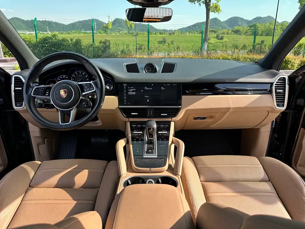 Cayenne New Energy 2019 Cayenne E-Hybrid 2.0T купить на сайте DeffCars