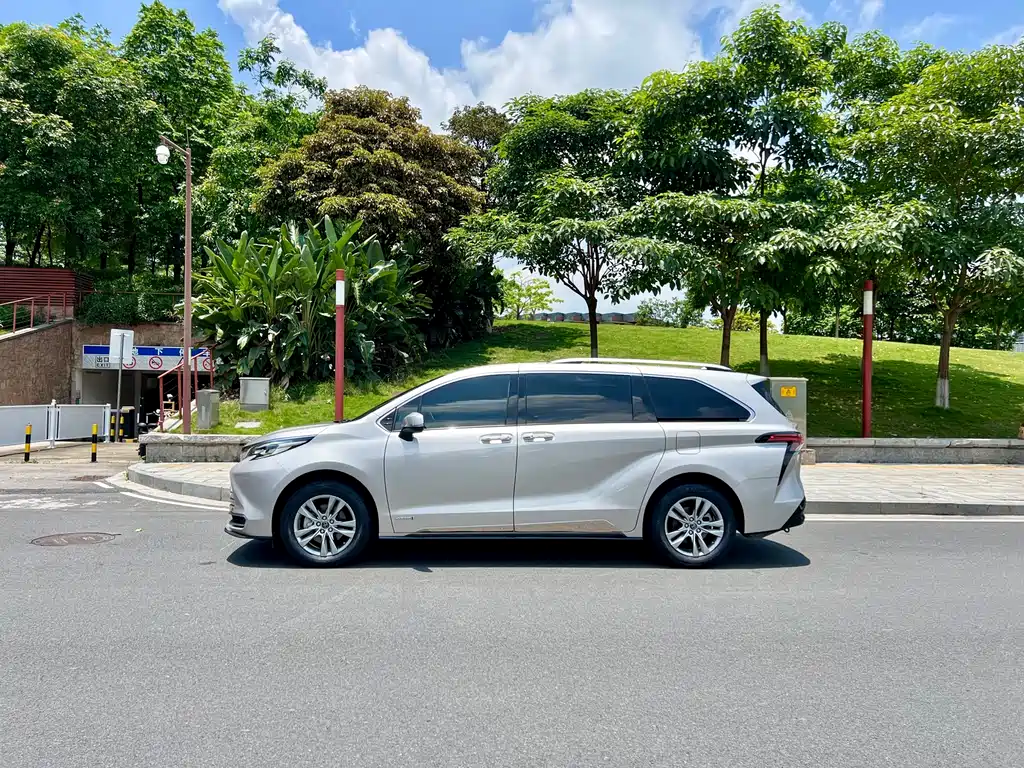 SIENNA 2021 2.5L Hybrid Extreme Edition купить на сайте DeffCars