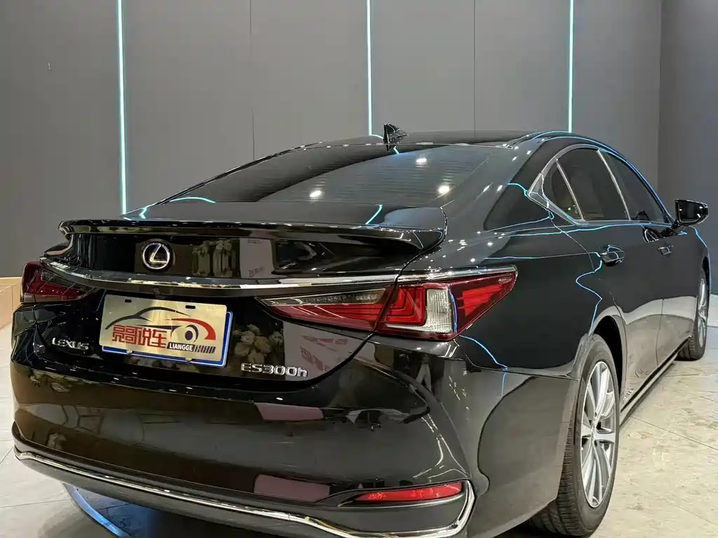 Lexus ES 2020 300h Excellence Edition купить на сайте DeffCars