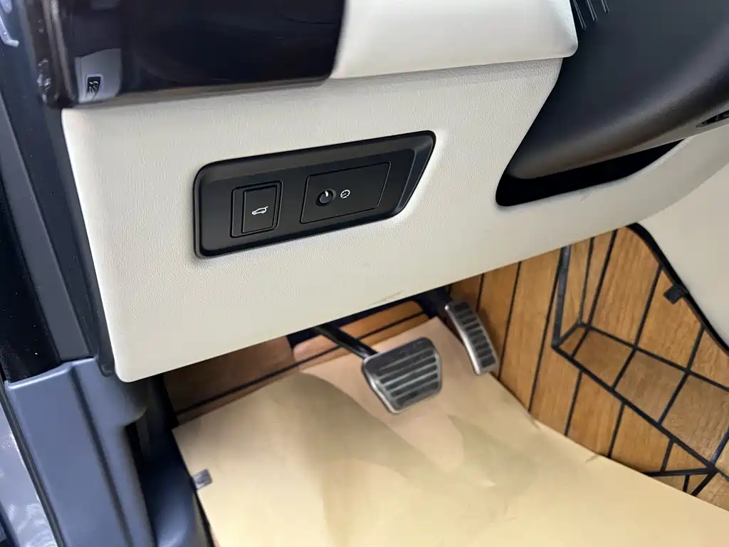 Range Rover 2021 3.0 L6 Legend Extended Classic Edition купить на сайте DeffCars