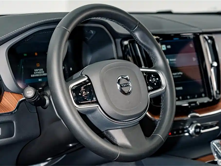 Volvo XC60 2025 B5 four-wheel drive Zhiyuan luxury version купить на сайте DeffCars