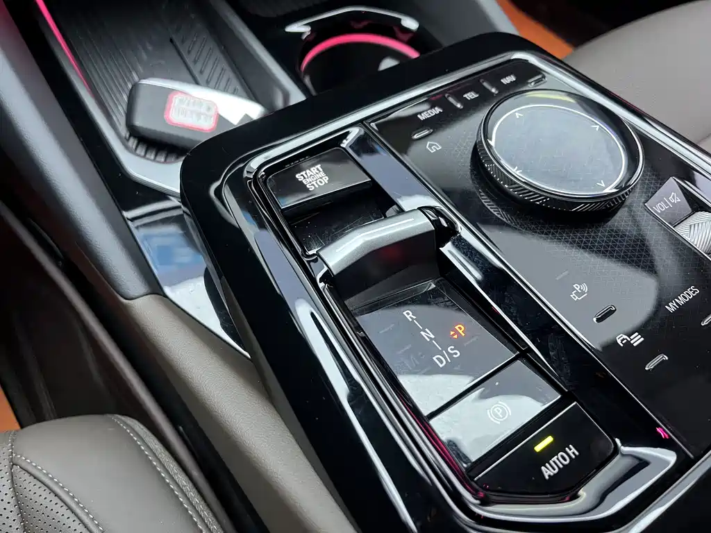 BMW 5 Series 2025 530Li Leading M Sports Package купить на сайте DeffCars