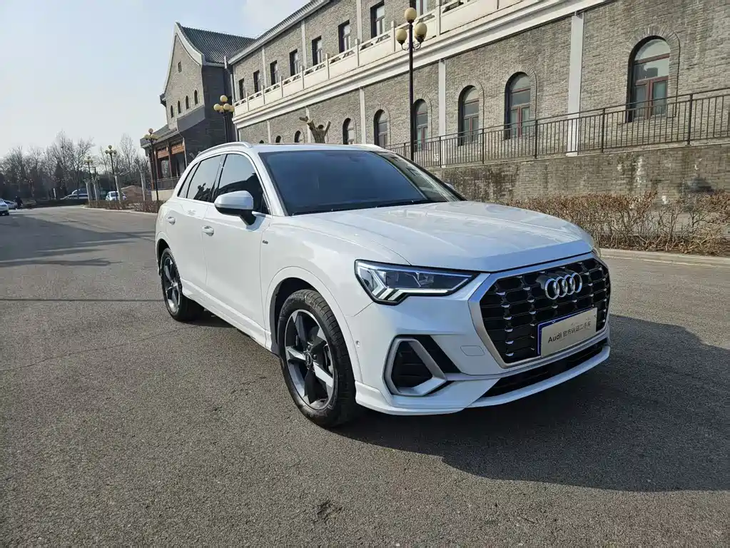Audi Q3 2023 35 TFSI Fashionable and Dynamic (1.5T) купить на сайте DeffCars