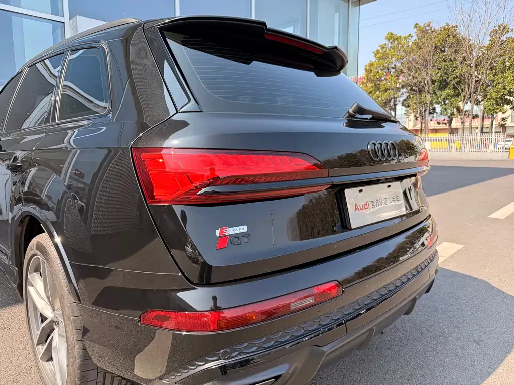 Audi Q7 2025 45 TFSI quattro S line Black Warrior купить на сайте DeffCars