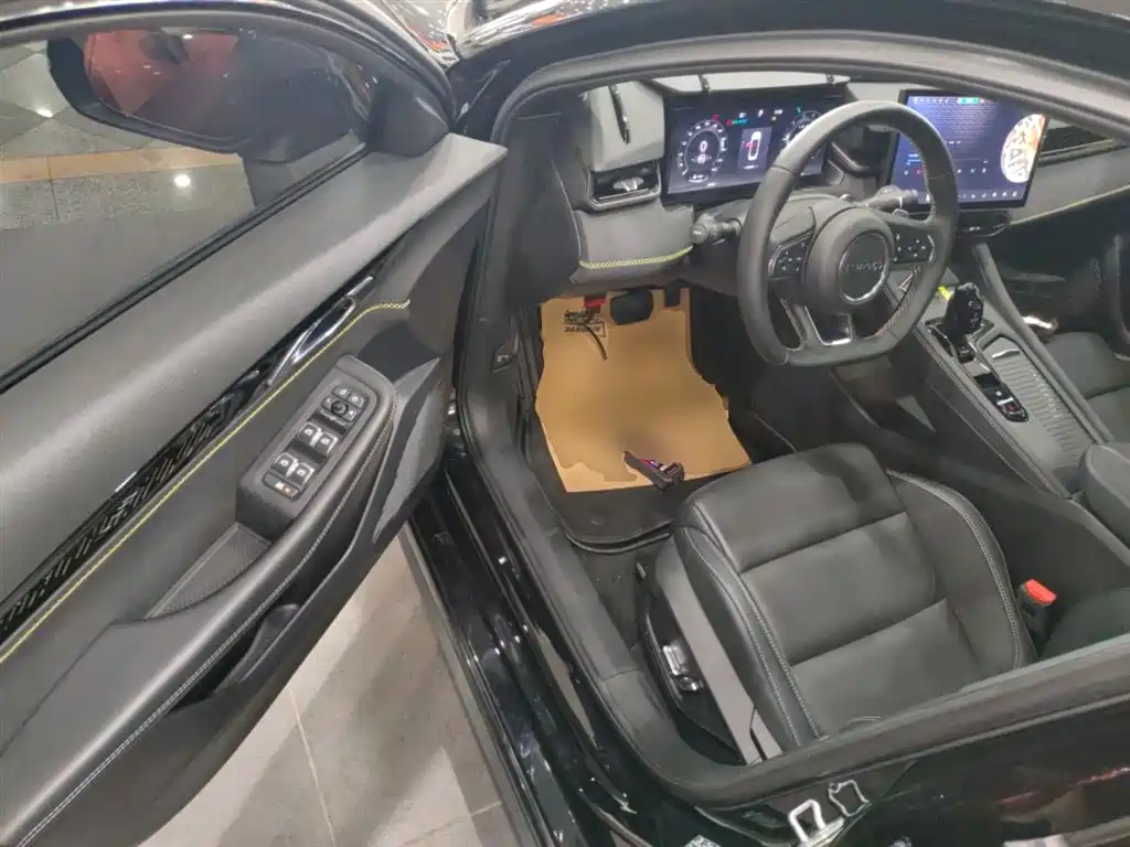 Lynk & Co 03 2023 2.0TD DCT Pro купить на сайте DeffCars