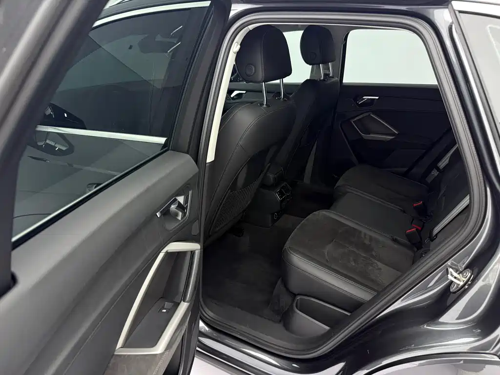 Audi Q3 2022 35 TFSI aggressive and dynamic купить на сайте DeffCars