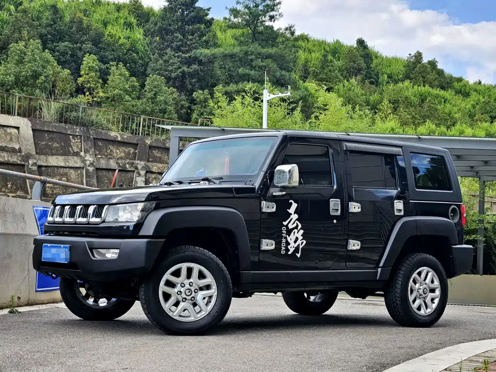 Beijing off-road BJ40 2016 40L 2.0T manual four-wheel drive premium version купить на сайте DeffCars