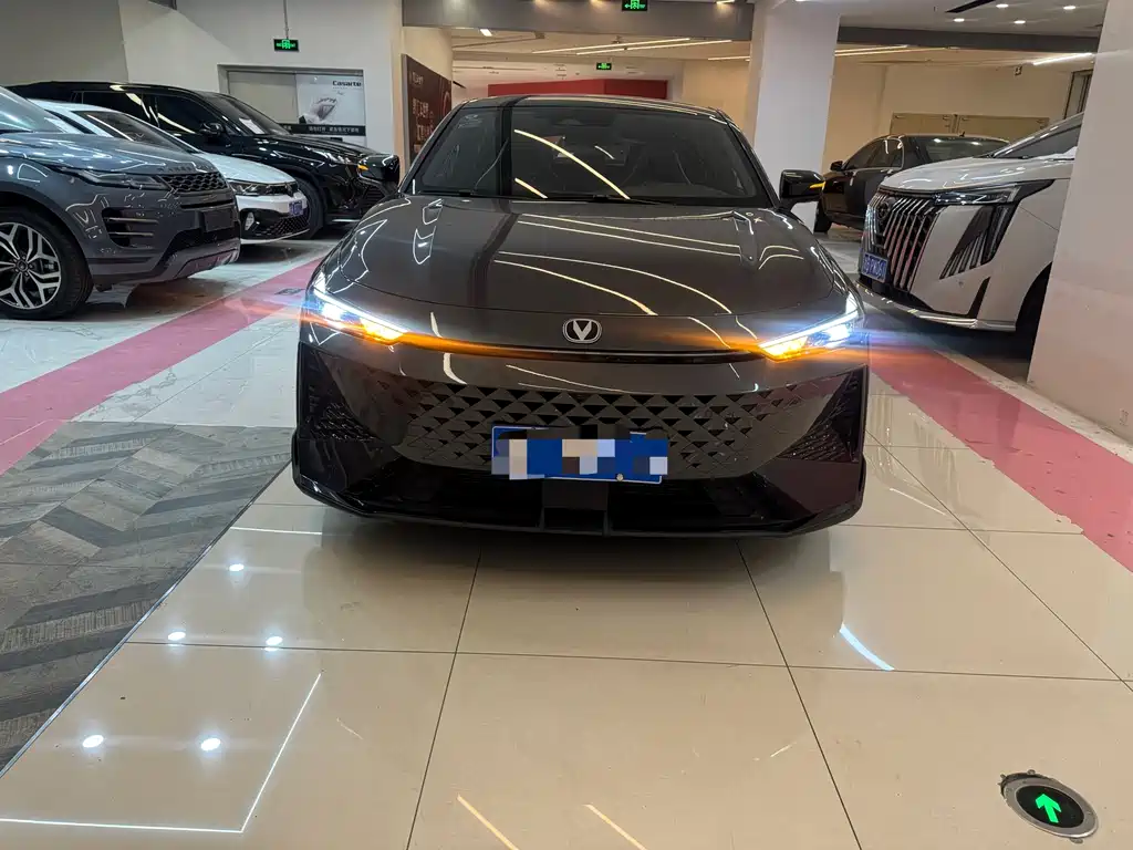 Changan UNI-V 2024 1.5T exclusive model купить на сайте DeffCars
