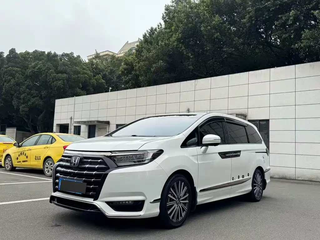 Alison 2022 2.0L e:HEV Deluxe Edition купить на сайте DeffCars