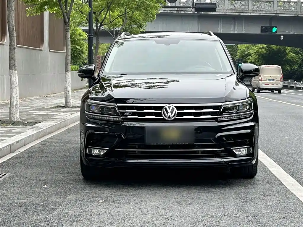 Tiguan L 2020 330TSI automatic two-wheel drive R-Line flagship version National VI купить на сайте DeffCars