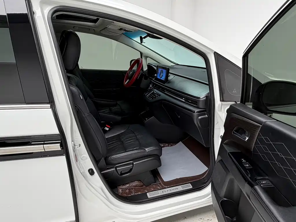 Alison 2022 2.0L e:HEV Luxury First Edition купить на сайте DeffCars