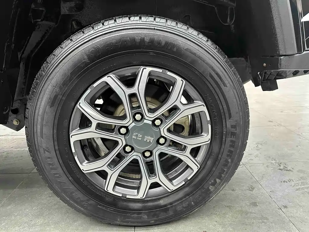 Beijing off-road BJ40 2020 2.0T automatic four-wheel drive city hunter version knight type купить на сайте DeffCars