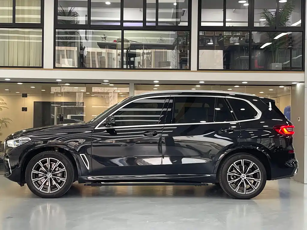 BMW X5 2022 xDrive 30Li Exclusive M Sports Package купить на сайте DeffCars
