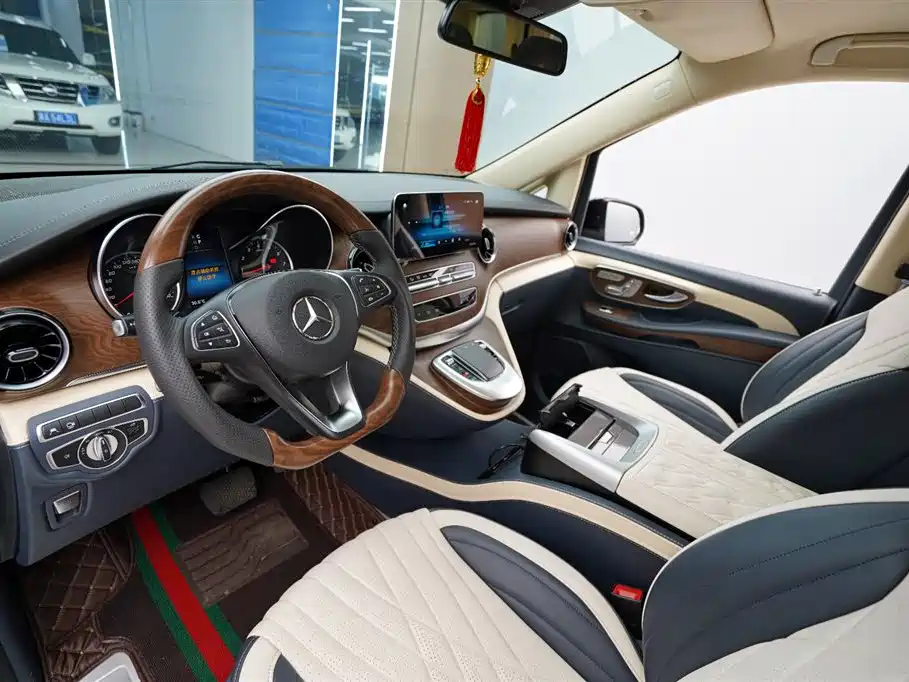 Mercedes-Benz V-Class 2022 V 260 L Long Wheelbase Luxury Edition купить на сайте DeffCars