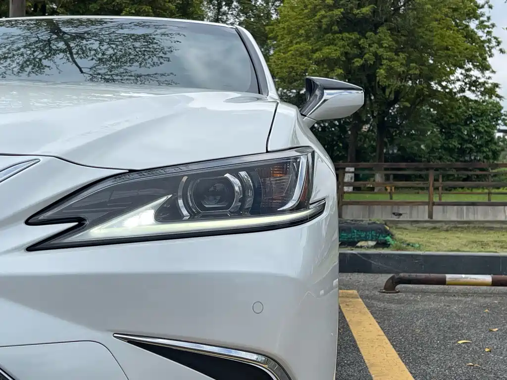 Lexus ES 2023 200 Excellence Edition купить на сайте DeffCars