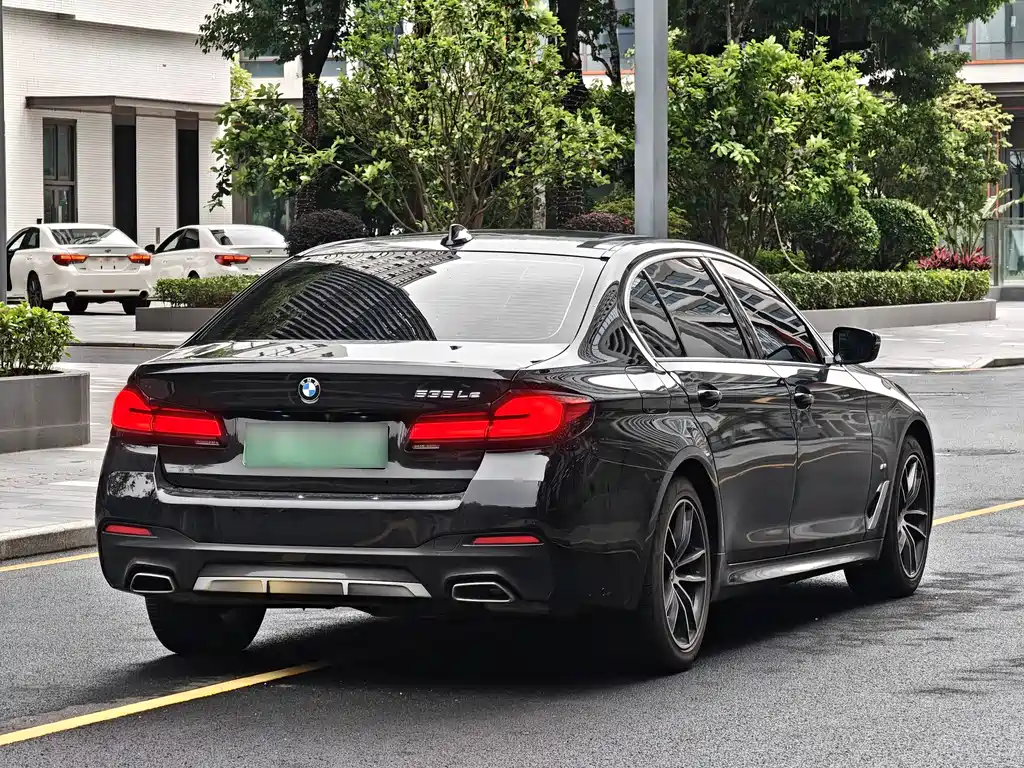 BMW 5 Series New Energy 2021 535Le M Sports Package купить на сайте DeffCars