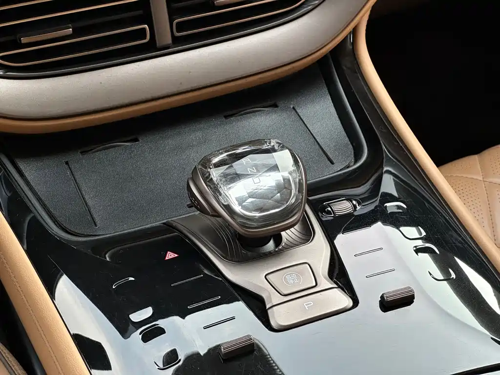 Denza D9 2022 DM-i 970 four-wheel drive premium model купить на сайте DeffCars