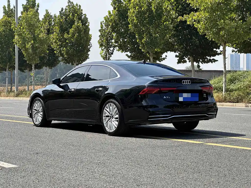 Audi A7L 2024 45TFSI S-line Dream Building Liquid Crystal Package купить на сайте DeffCars