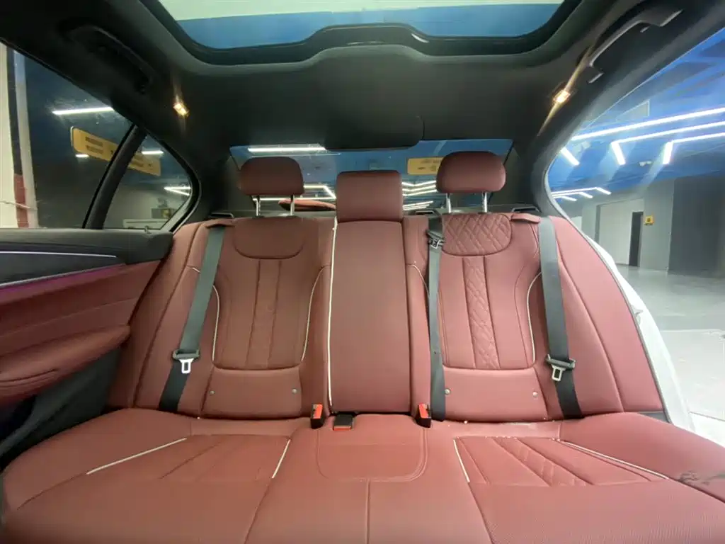 BMW 5 Series 2023 530Li Leading M Sports Package купить на сайте DeffCars