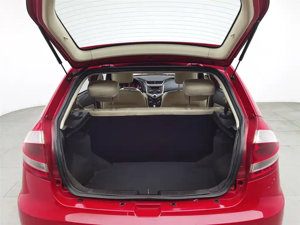 Fengyun 2 2013 hatchback 1.5L manual sharp version купить на сайте DeffCars