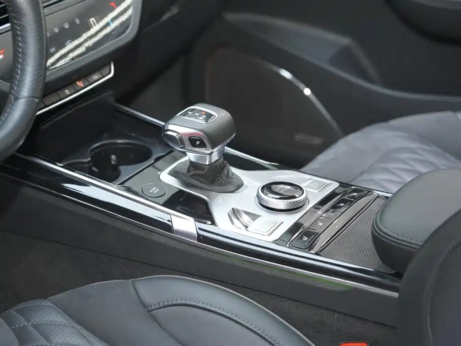Hongqi HS5 2019 2.0T Zhilian Flagship Edition купить на сайте DeffCars