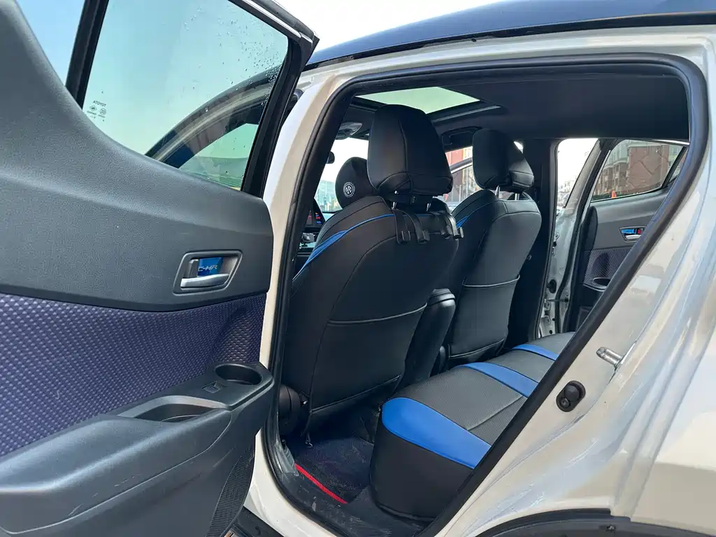 Toyota C-HR 2018 2.0L Luxury Sunroof Edition National V купить на сайте DeffCars
