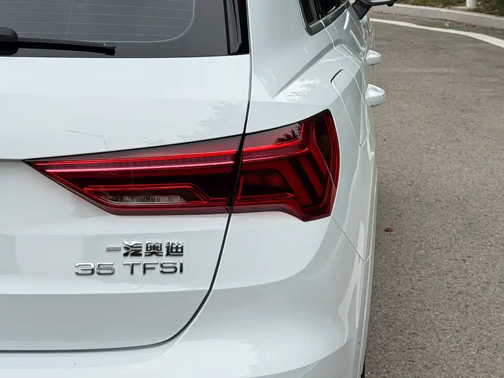 Audi Q3 2022 35 TFSI Fashionable and Dynamic купить на сайте DeffCars